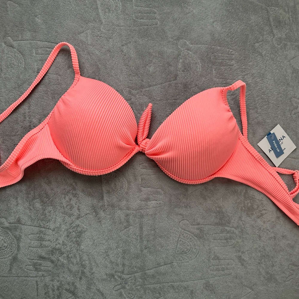 NWT  coral Ribbed Bikini Top